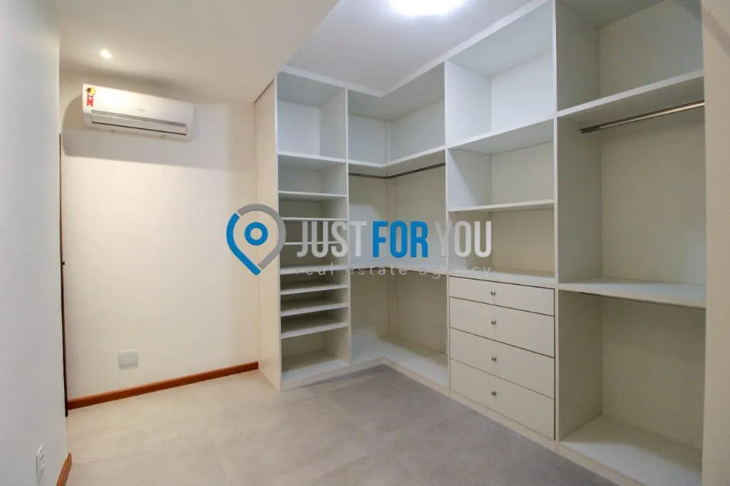 3-bedroom apartment with separate kitchen, 210 m² — photo 4