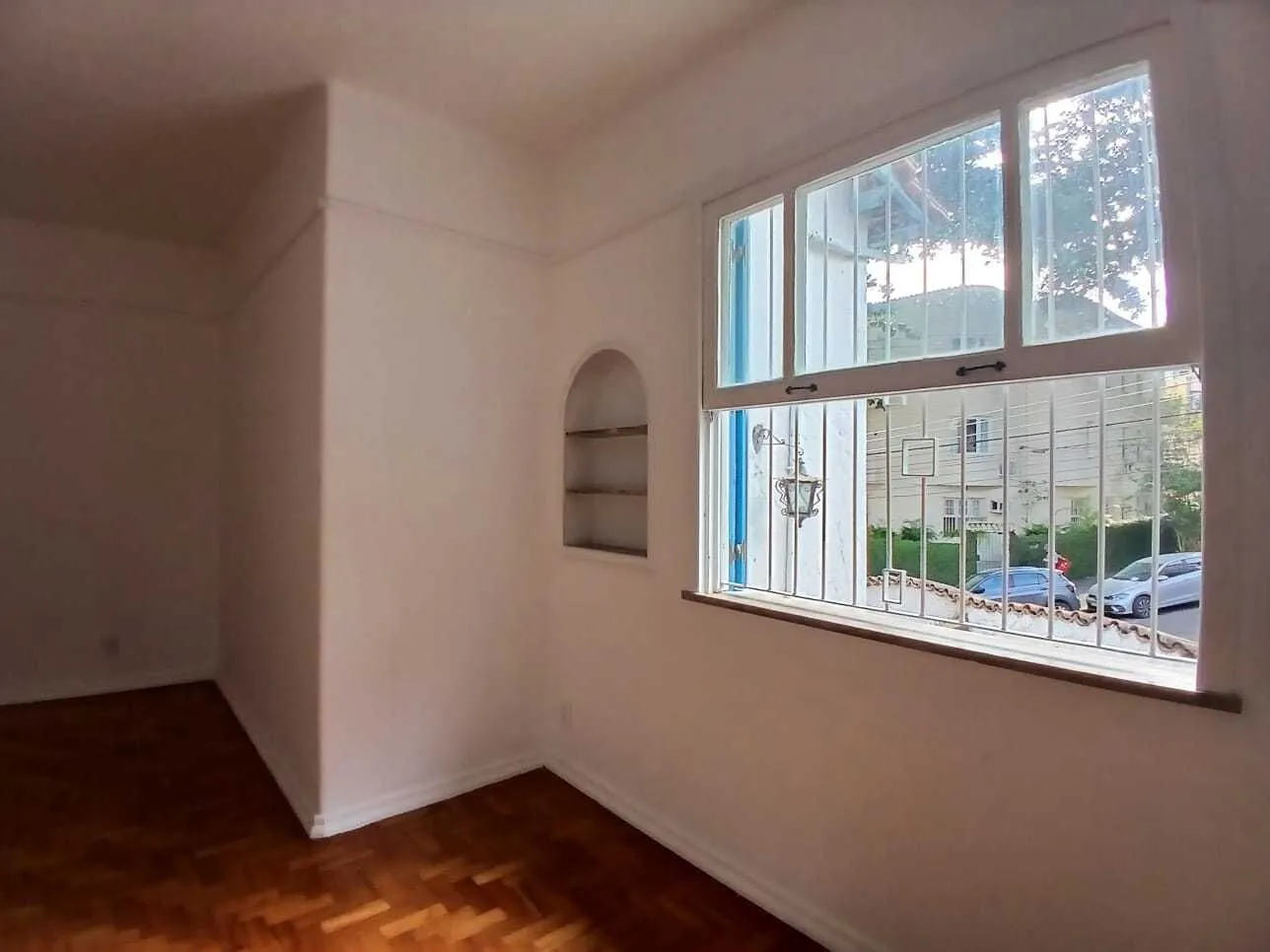 Apartment, 113 m², with wood or laminate floors — photo 6