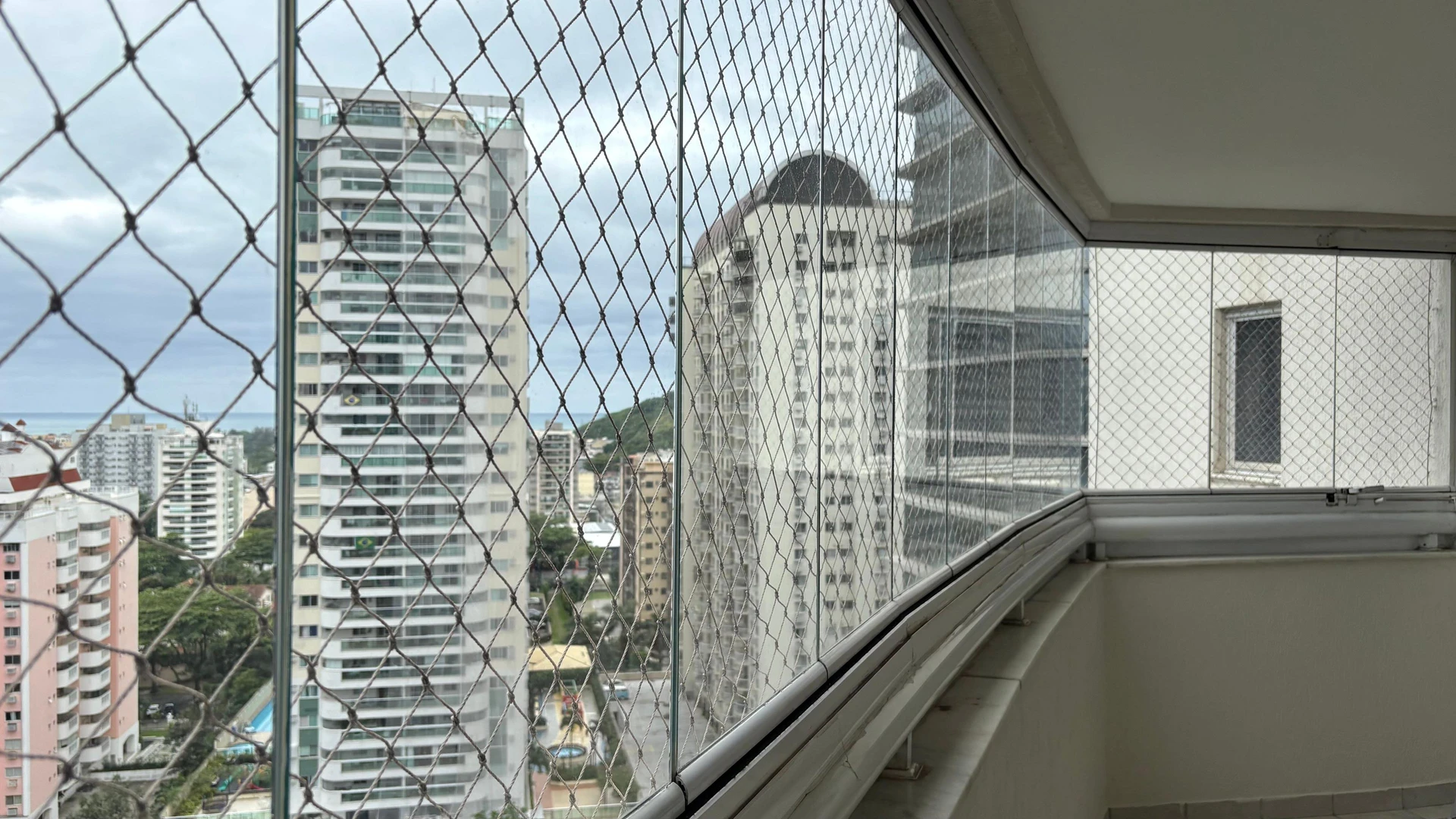 Floor-to-ceiling windows in a 3-bedroom apartment, 105 m² — photo 2