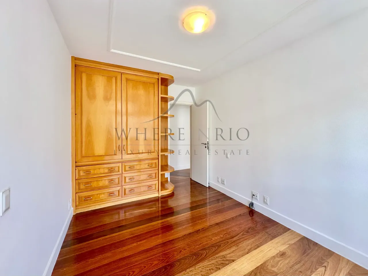 Apartment with air conditioning and 4 bedrooms — photo 15