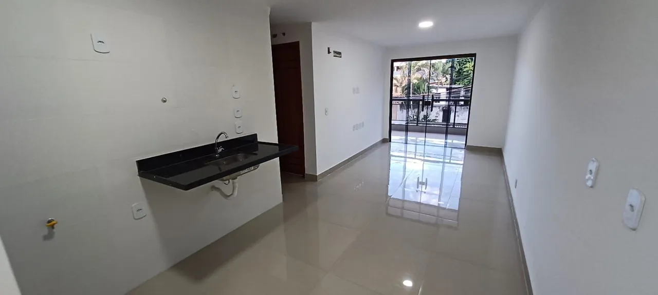 Apartamento sem mobília com 2 quartos e 2 banheiros