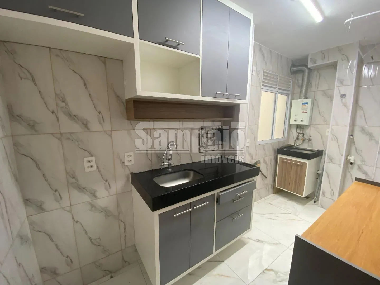 2-bedroom apartment with a closed kitchen and gas stove — photo 2