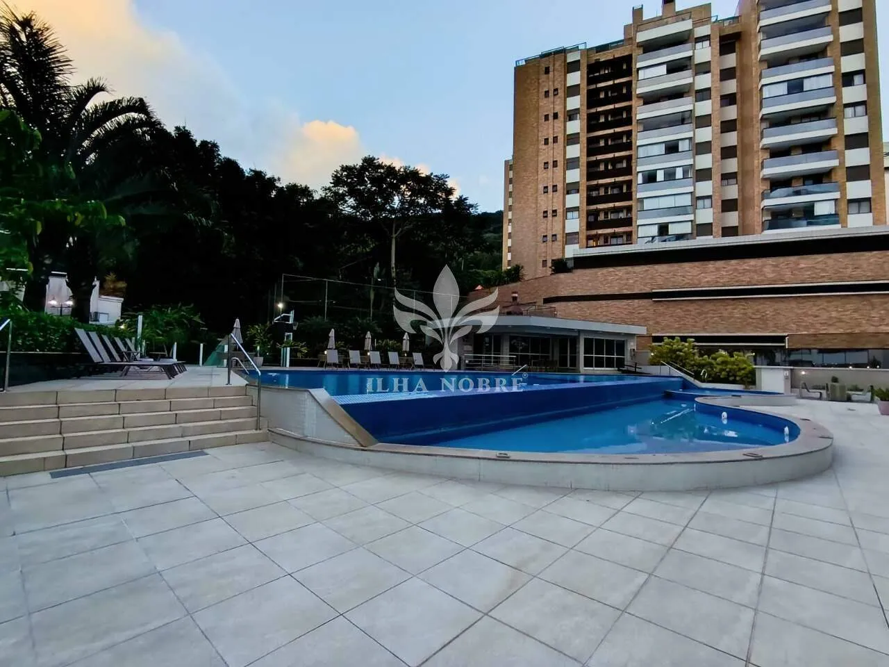 Furnished apartment, 128 m², with a grill on the balcony — photo 38