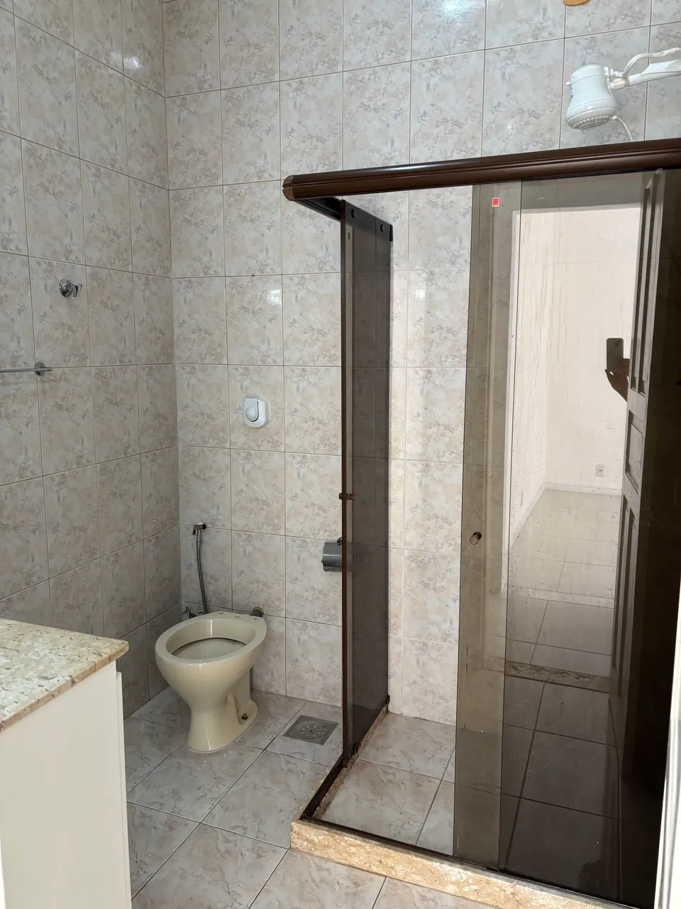 Unfurnished house with a glass shower and electric showerhead — photo 5