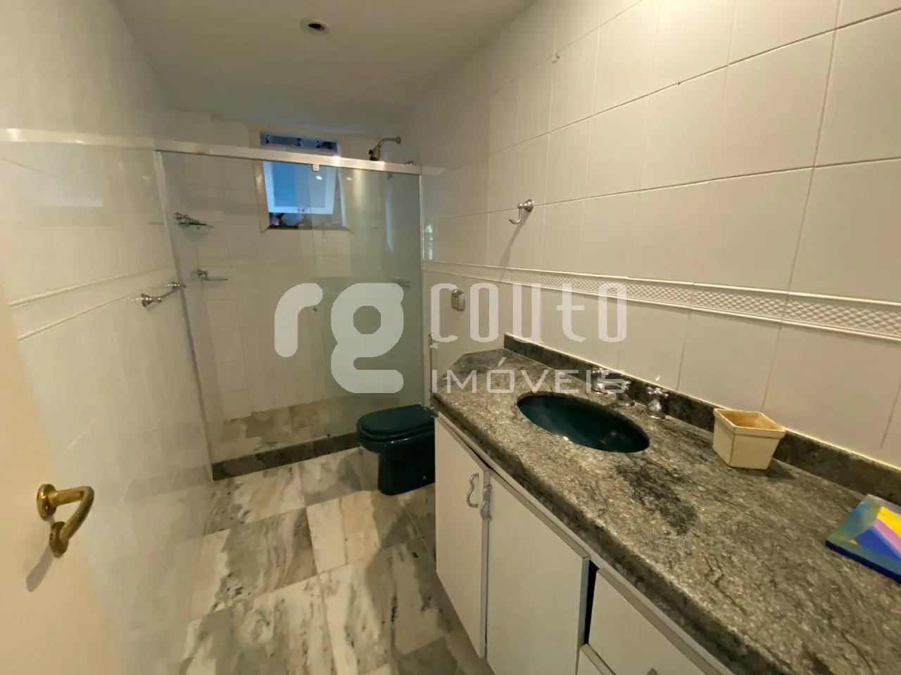 Apartment with 5 bedrooms and a balcony, 4 bathrooms — photo 11