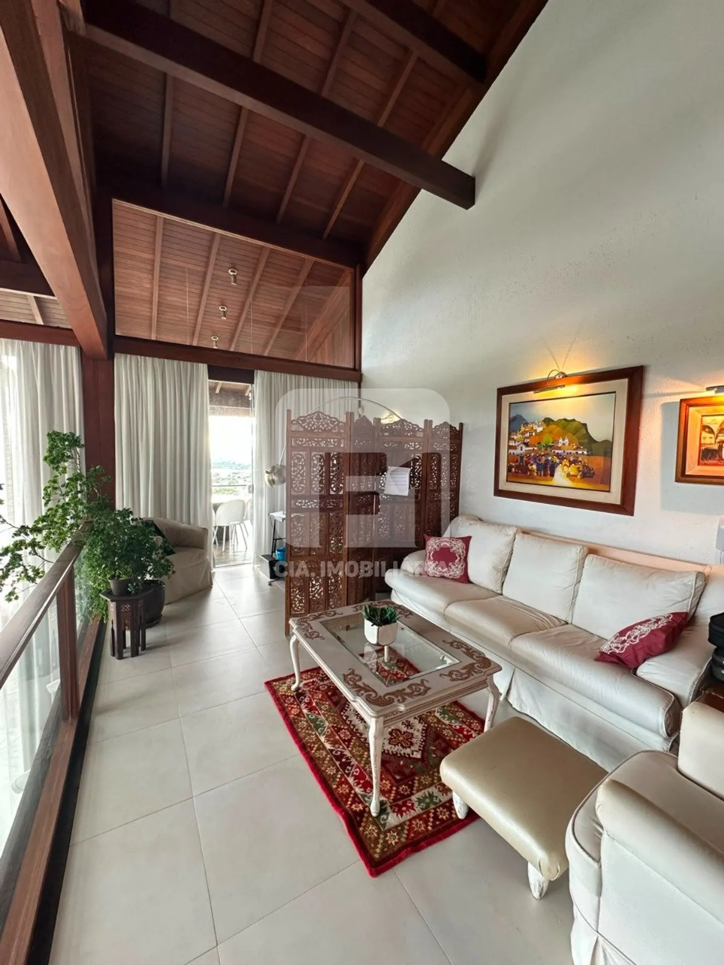 Furnished house with 6 bedrooms and 650 m² total — photo 45