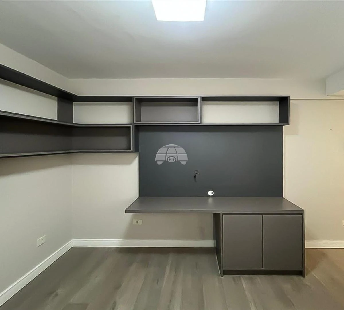Furnished 1-bedroom apartment with open-plan gas kitchen — photo 15