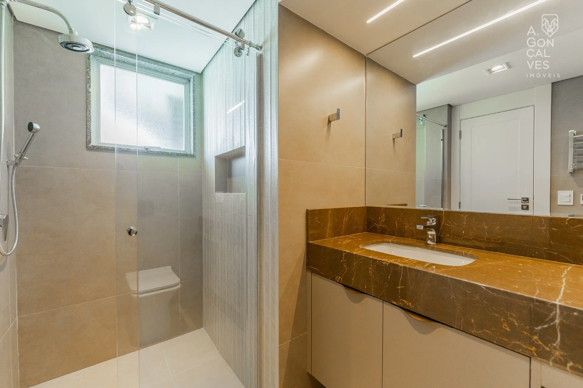 479 m² apartment with 4 bedrooms and 4 parking spaces — photo 42