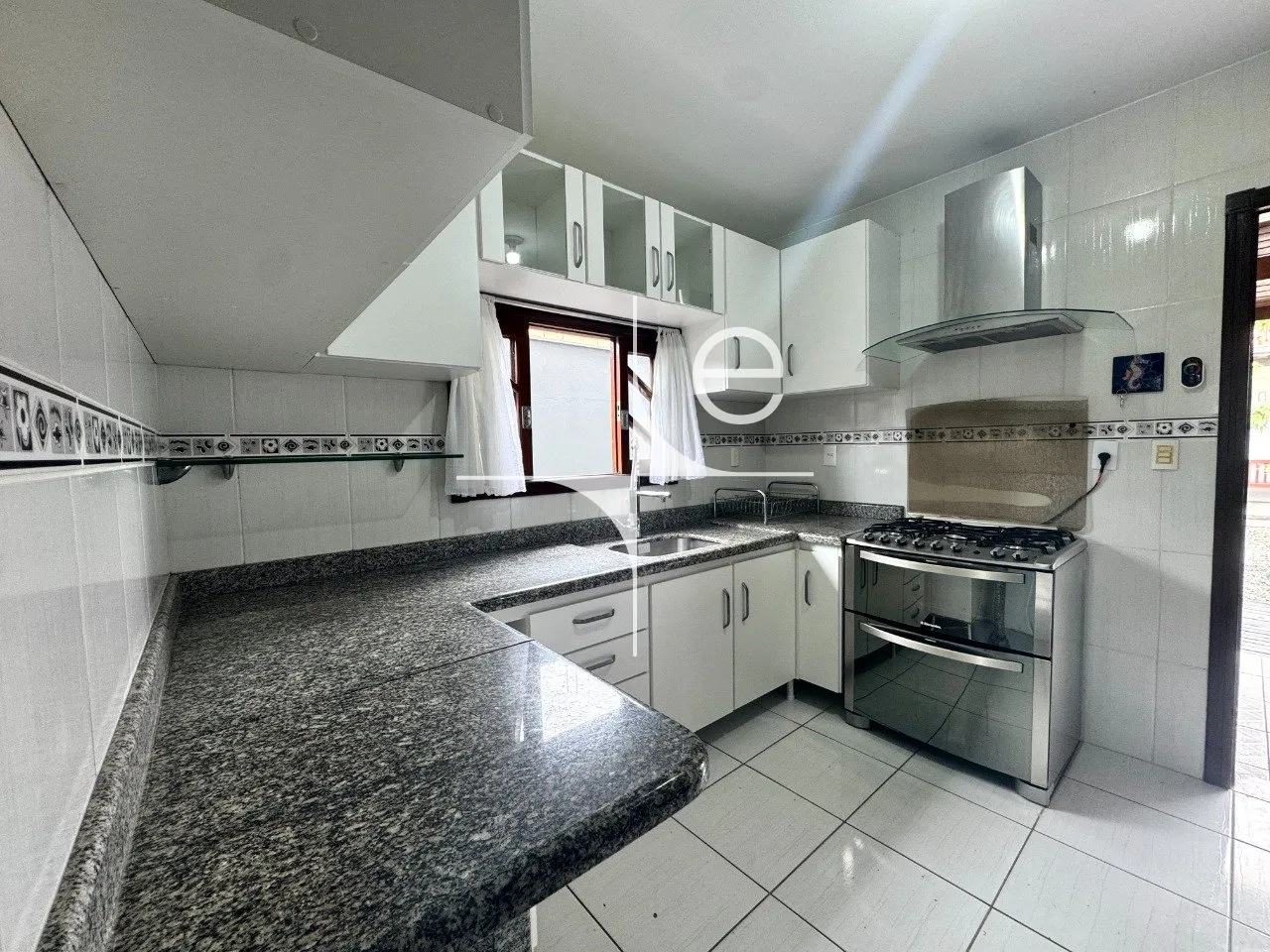 3-bedroom house with a grill on the balcony — photo 35