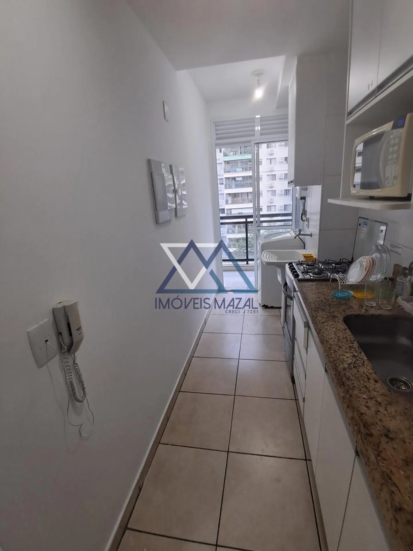 Квартира 70 м² с застеклённым балконом и камином — photo 15