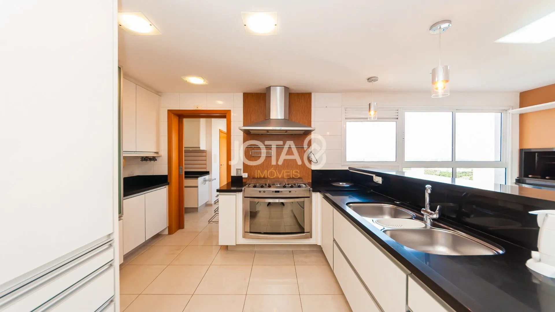 3 en-suite bedroom apartment with balcony and 267 m² — photo 11