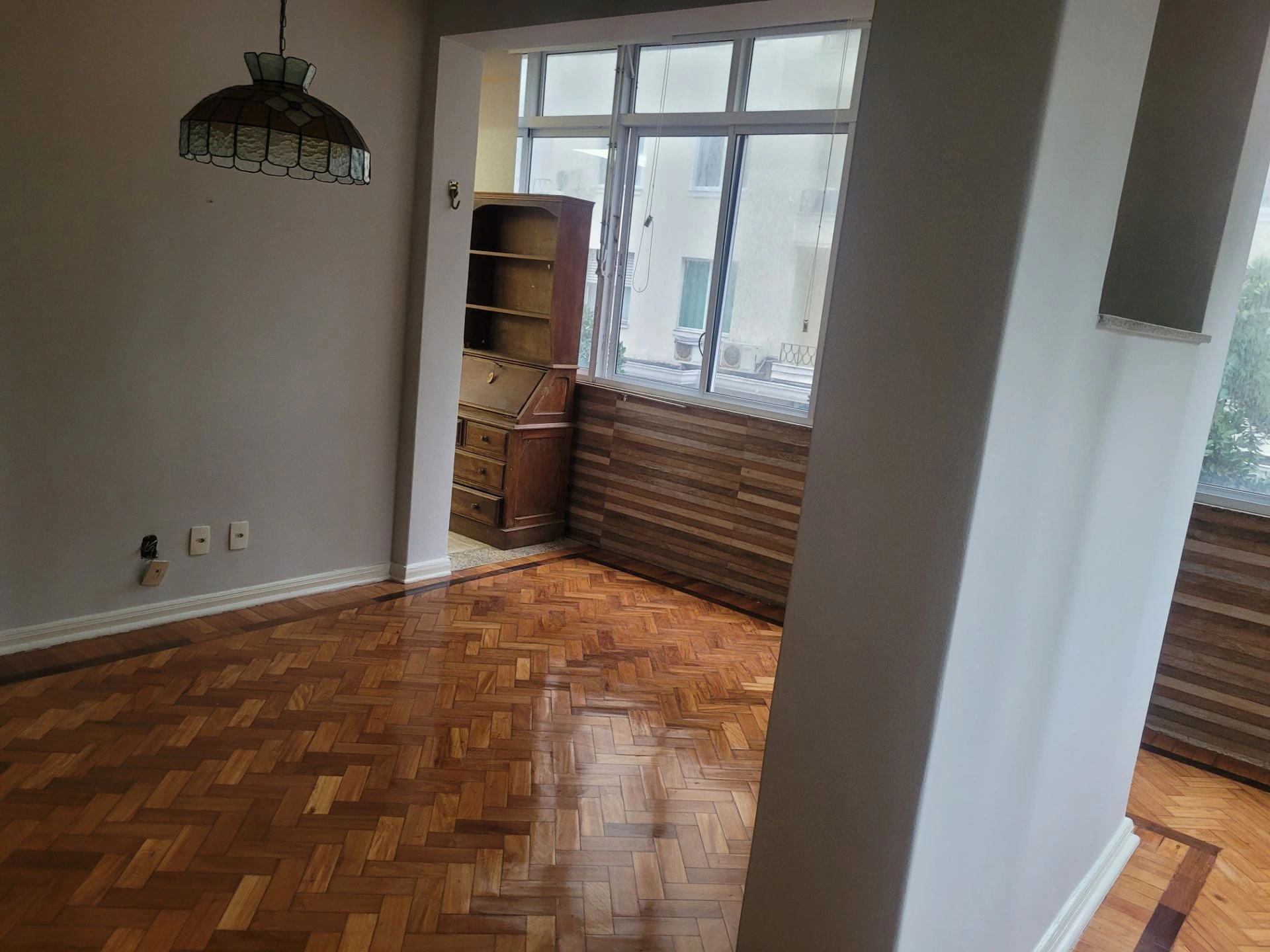Furnished apartment, 120 m², with wood or laminate floors — photo 2