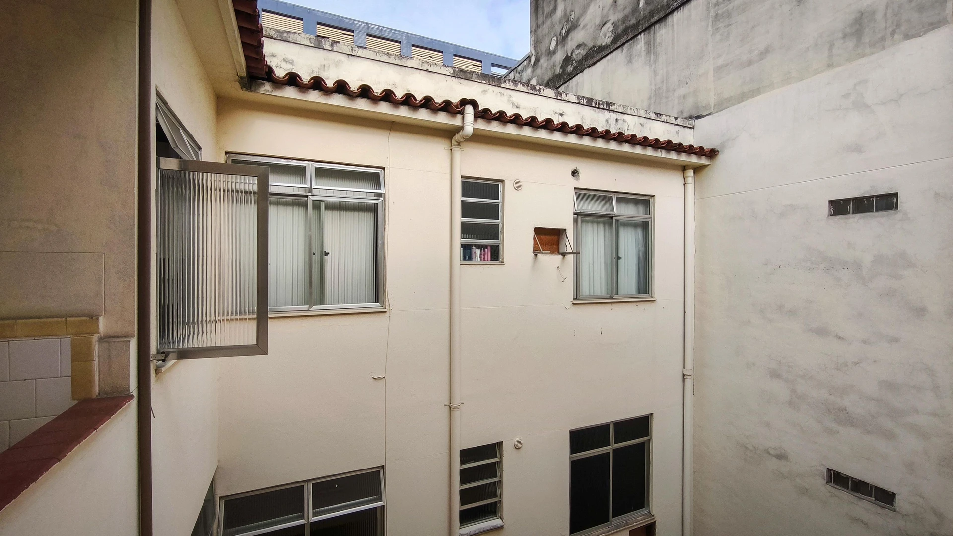 Деревянный пол или ламинат и 1 спальня: квартира 40 м² — photo 18