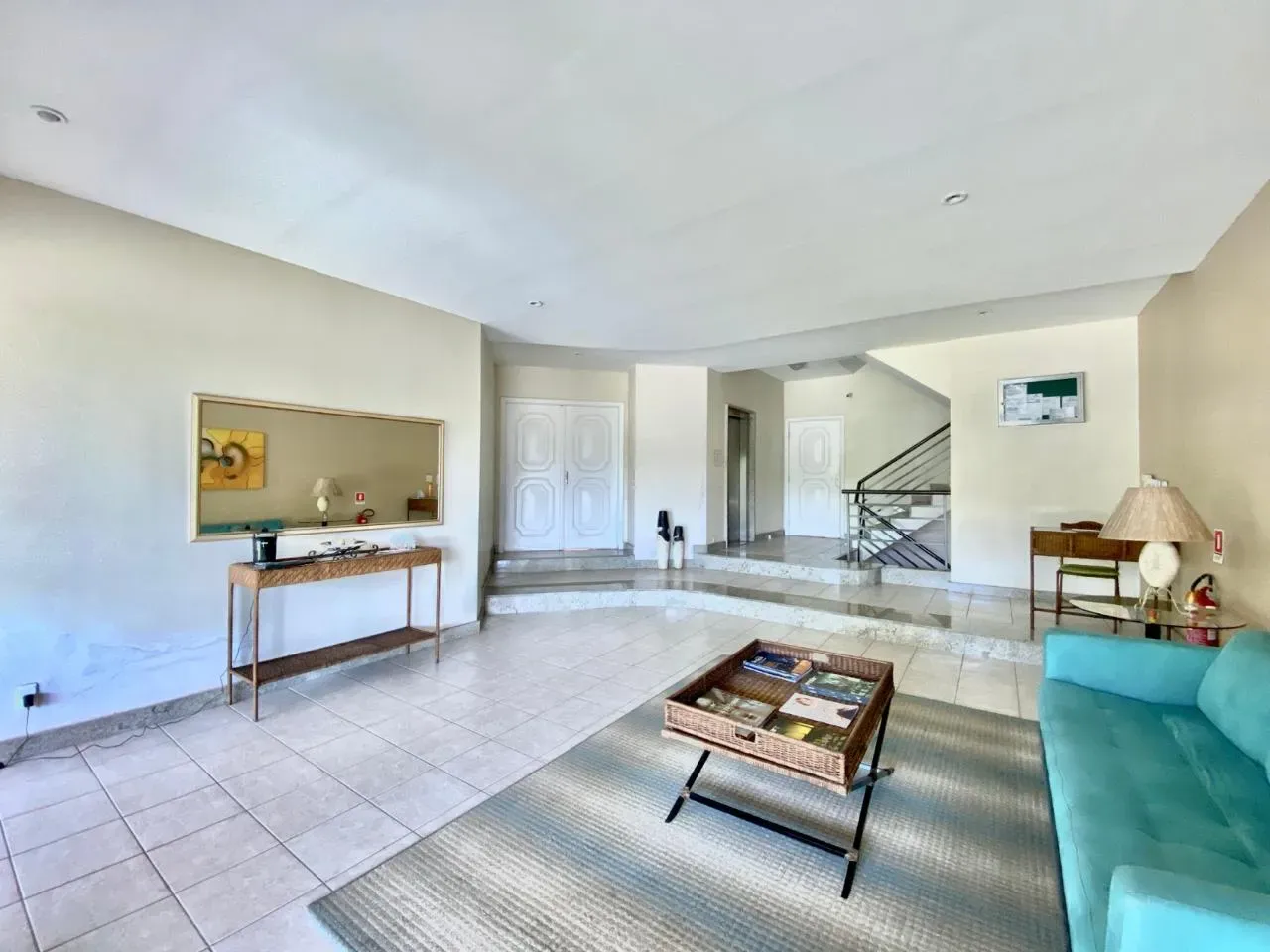 Furnished 369 m² apartment with a closed kitchen — photo 23
