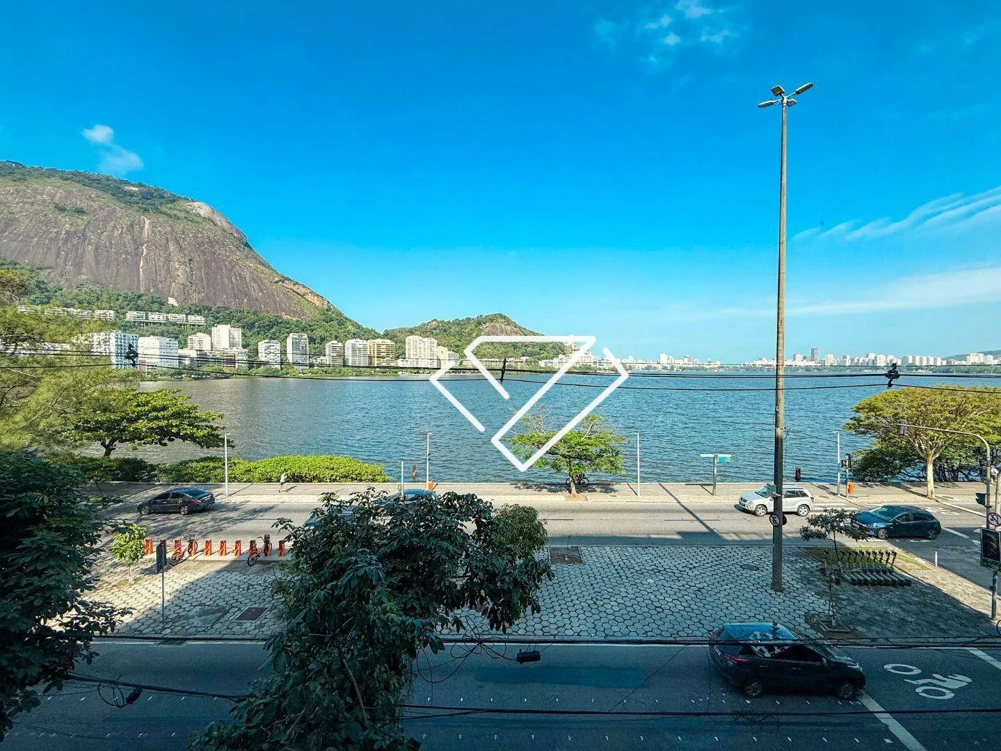 Furnished apartment with 4 en-suites and 258 m² — photo 2