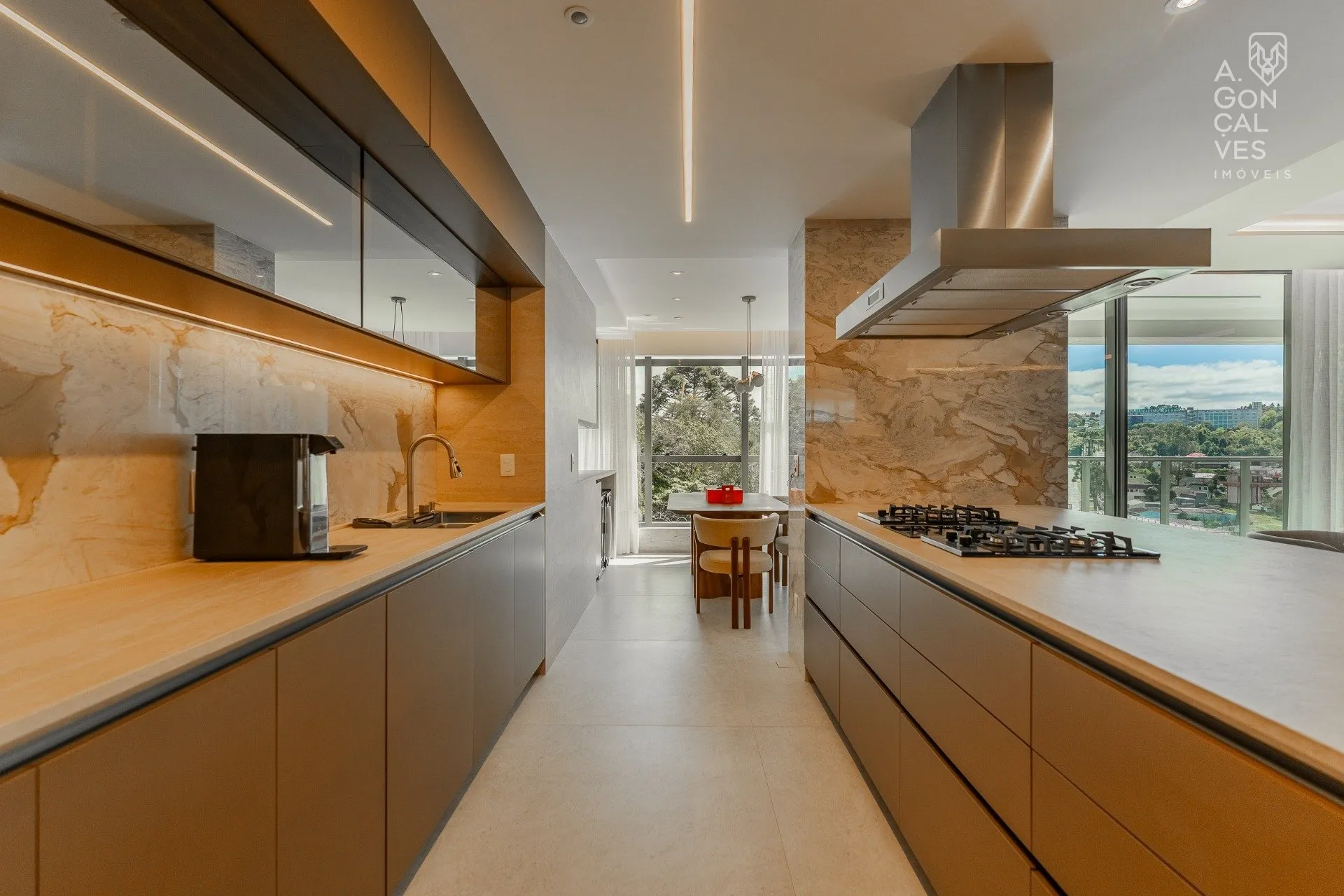 Furnished apartment with 3 suites and 257 m² — photo 57