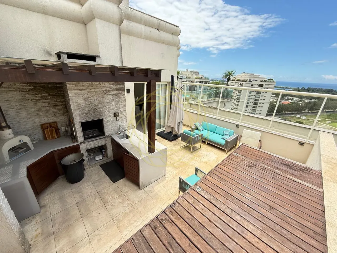 Penthouse-style apartment with 4 bedrooms and 5 baths — photo 9