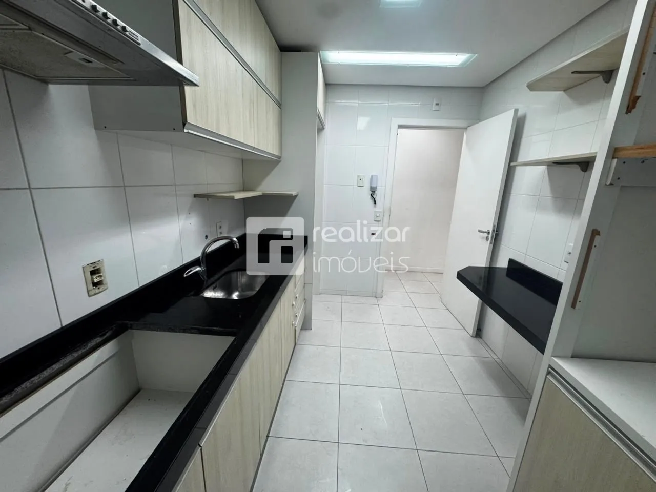 3-bedroom apartment with a built-in balcony grill — photo 13