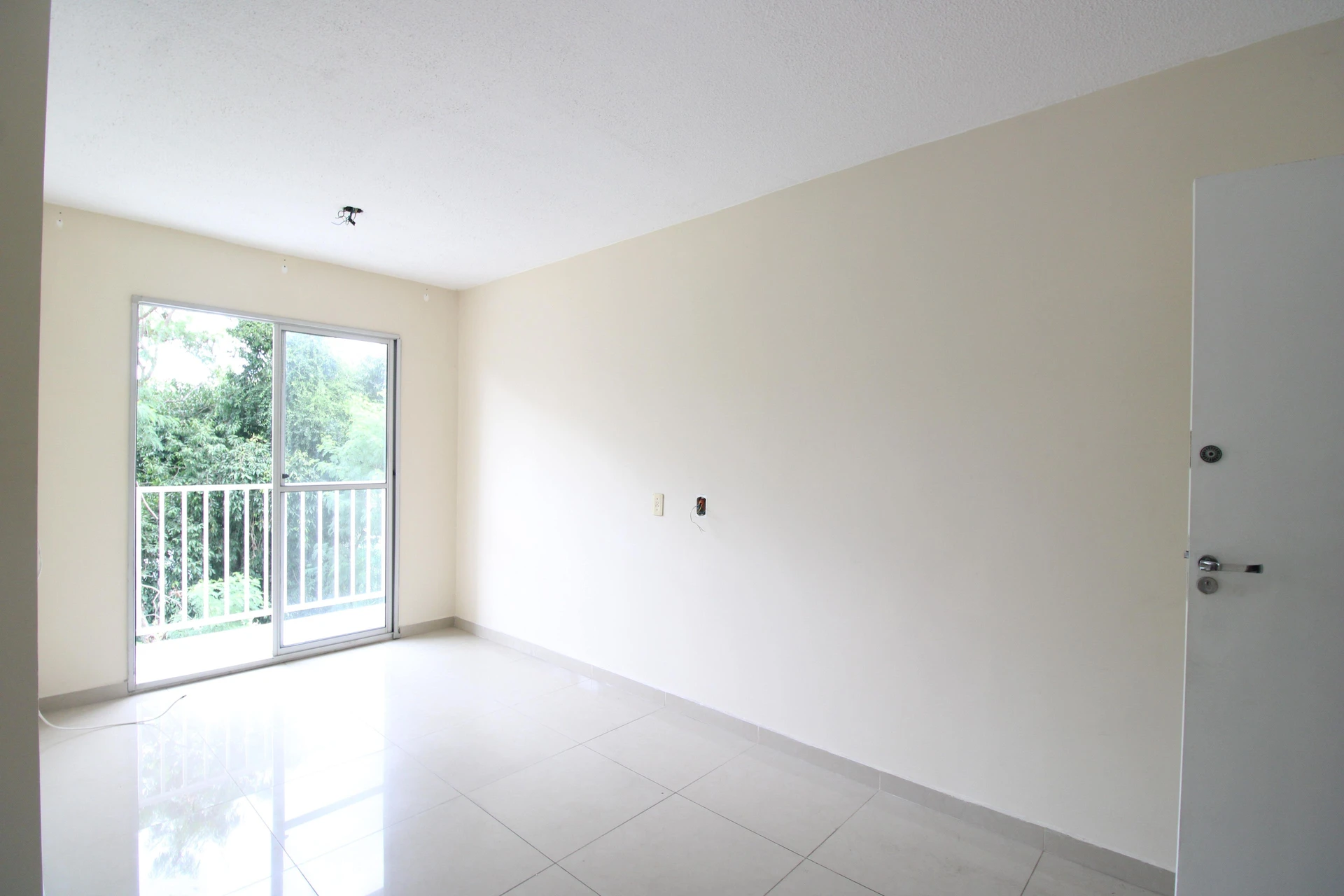 2-bedroom apartment with balcony, well kept and tidy — photo 3