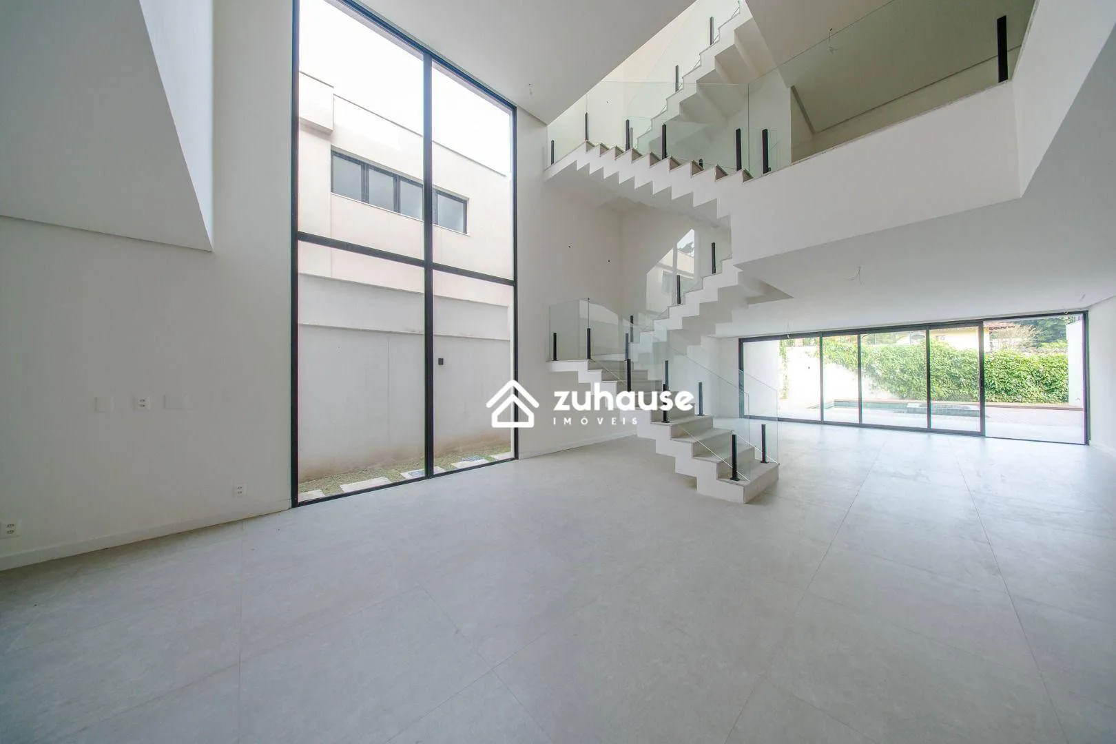 House with 5 bedrooms and an open-plan kitchen — photo 14
