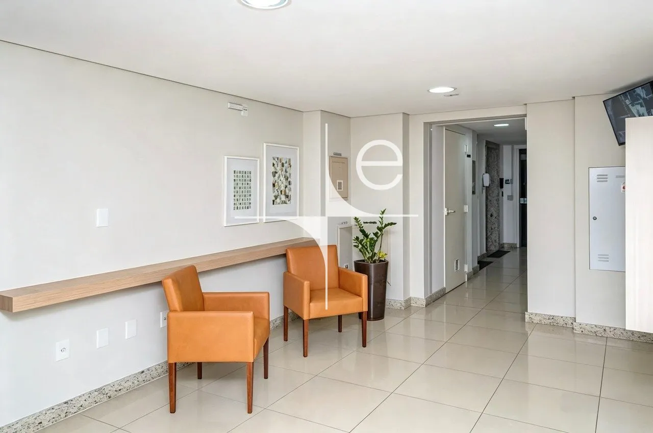 Apartment on the 4th floor with a glass-enclosed balcony — photo 14