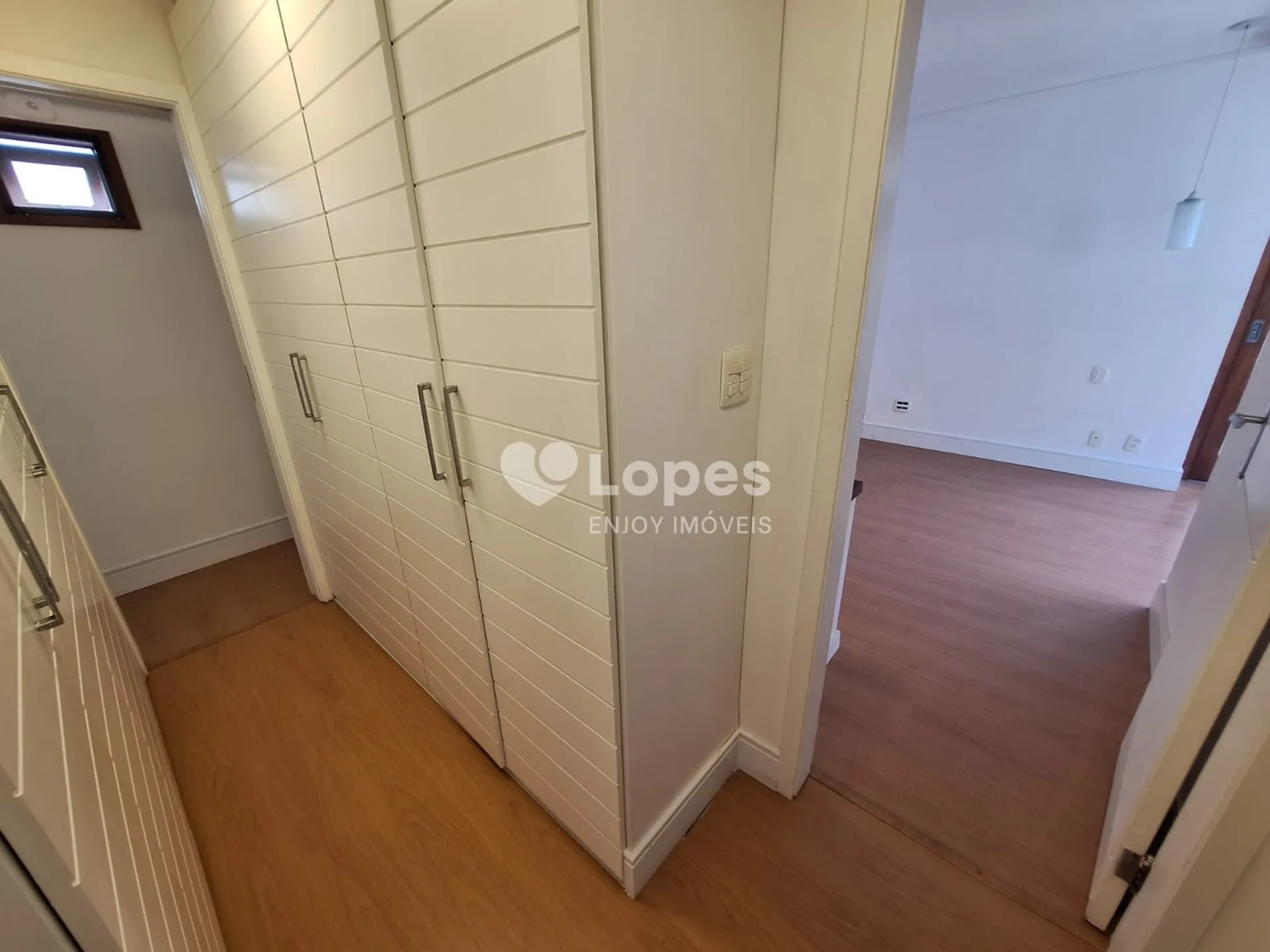 5-bedroom apartment in a building with a gym — photo 13
