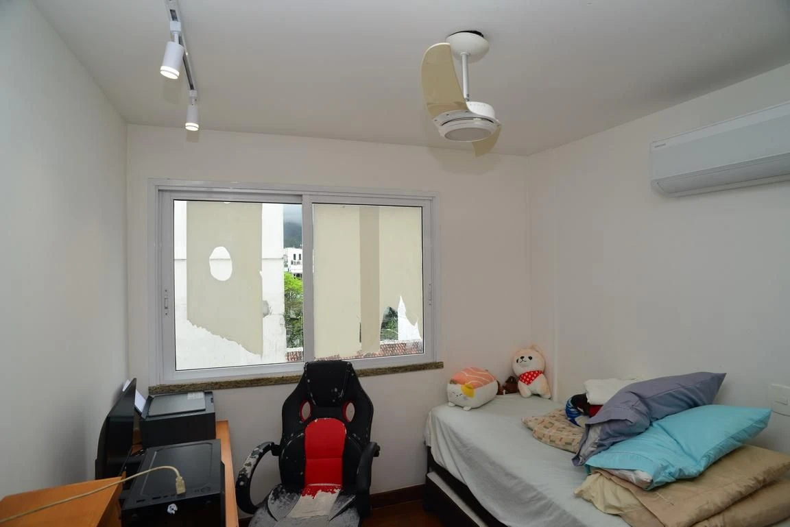 Furnished apartment, 300 m², with a glass-enclosed balcony — photo 4