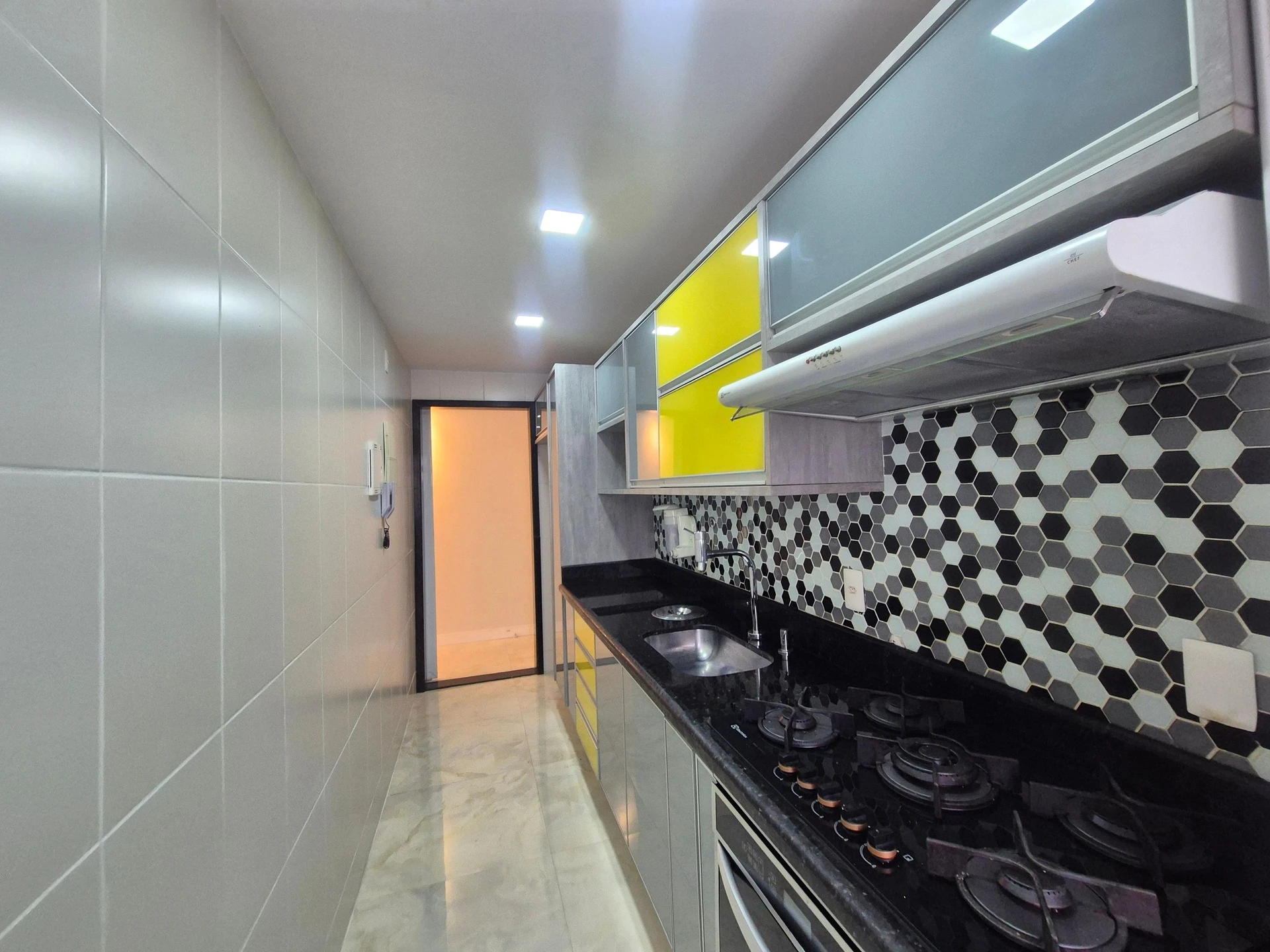 Apartamento de 2 quartos com closet — photo 9