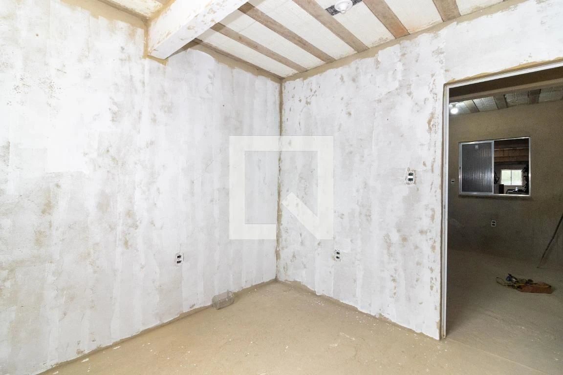 Casa sem mobília com 3 quartos e 3 banheiros, precisa reformar — photo 3