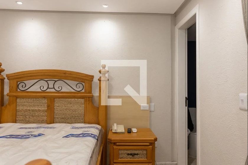 Studio with en-suite bedroom and a balcony — photo 11