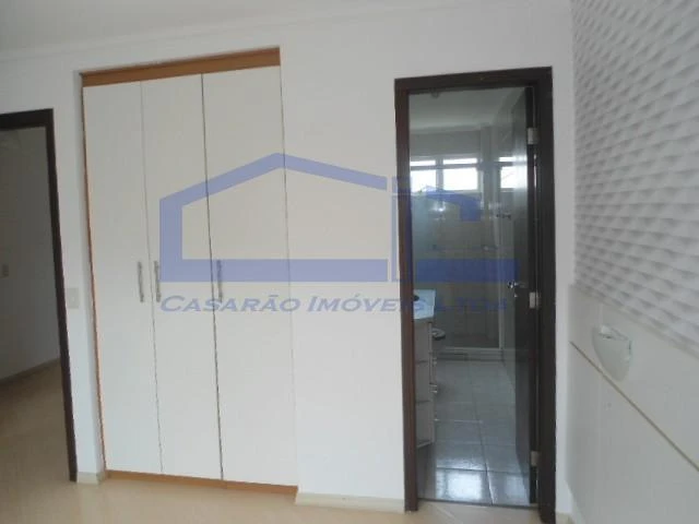 Balcony with a grill in a 3-bedroom apartment, 160 m² — photo 30