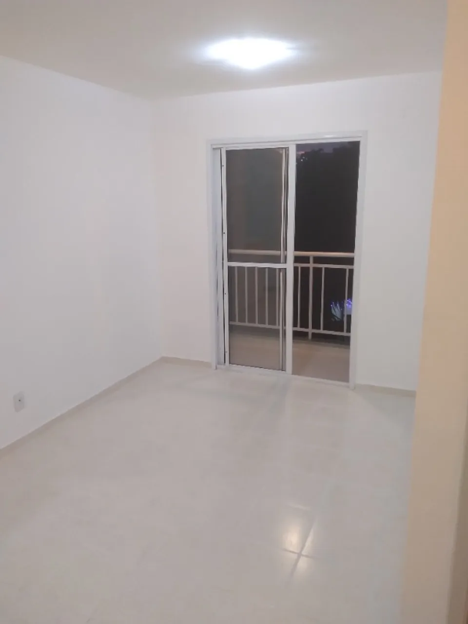 2-bedroom apartment in a building with a gym — photo 3