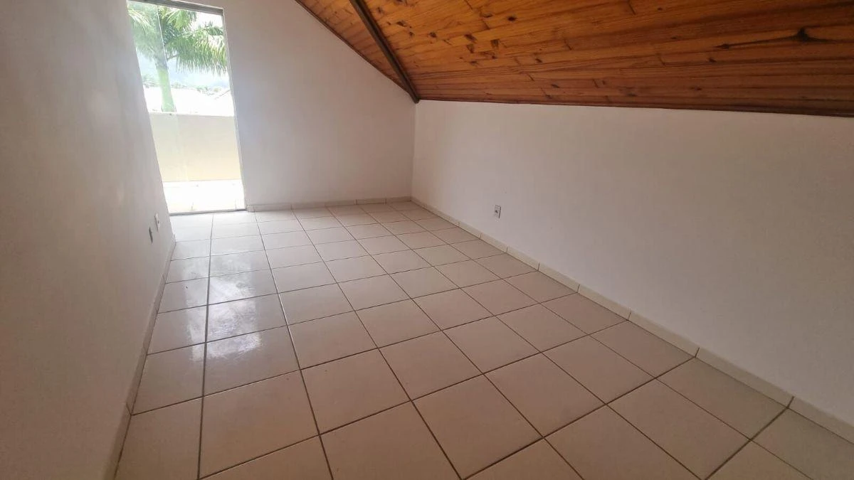 360 m² house with 4 en-suite bedrooms and 3 parking — photo 15