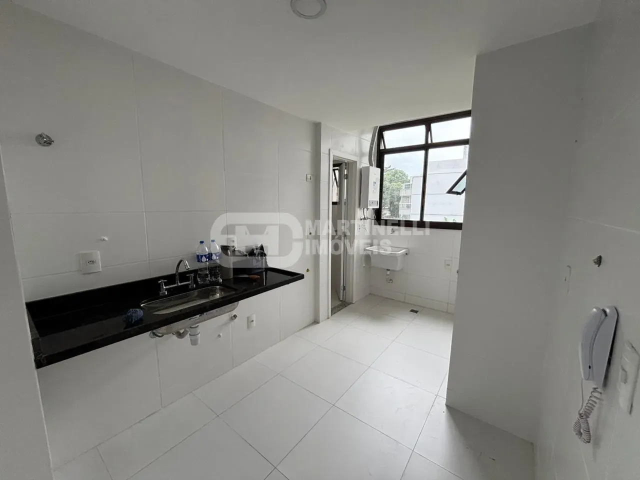 3-bedroom apartment with a separate, enclosed kitchen — photo 2