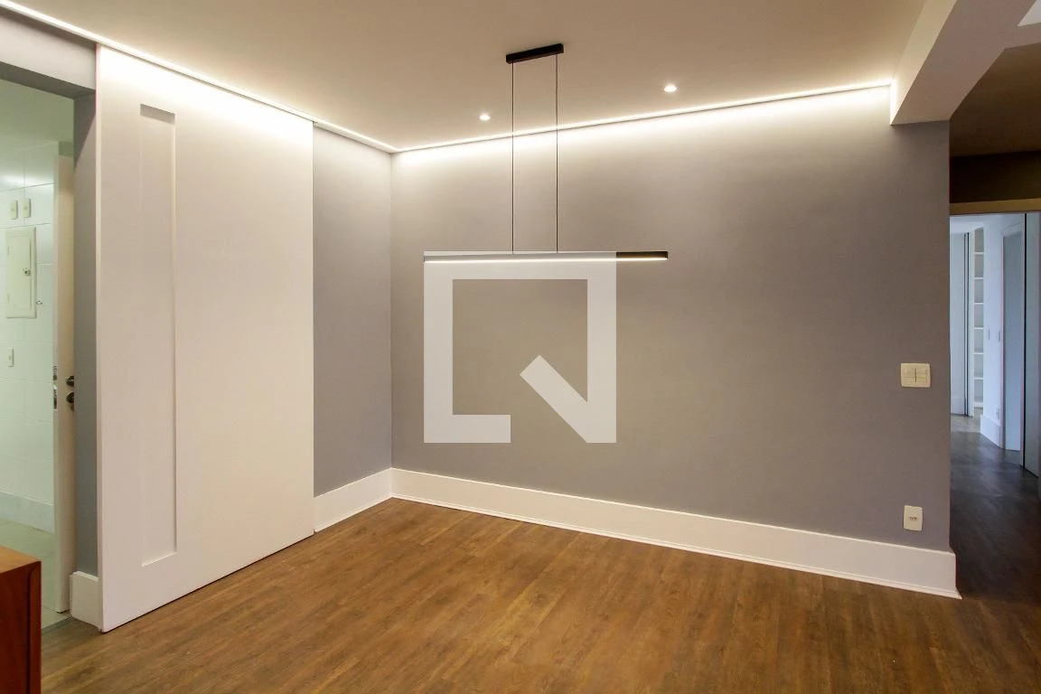 Walk-in closet in a 3-bedroom apartment, 200 m² — photo 30