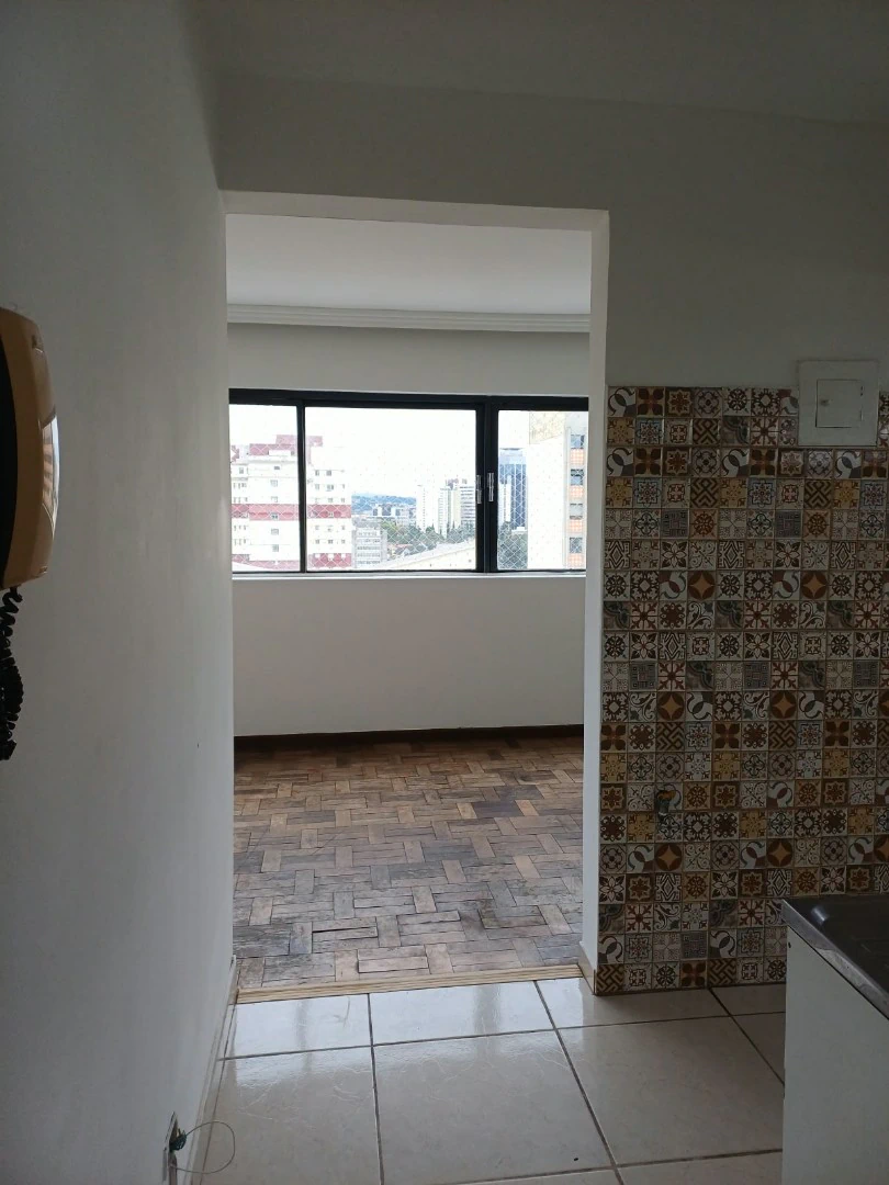 Wood or laminate floors in a 2-bedroom apartment, 86 m² — photo 4