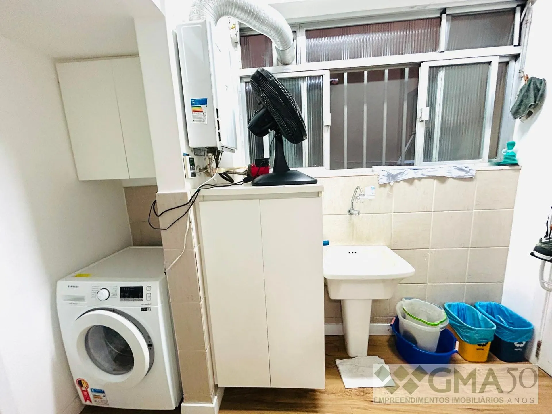Apartamento com cozinha fechada e fogão a gás — photo 28