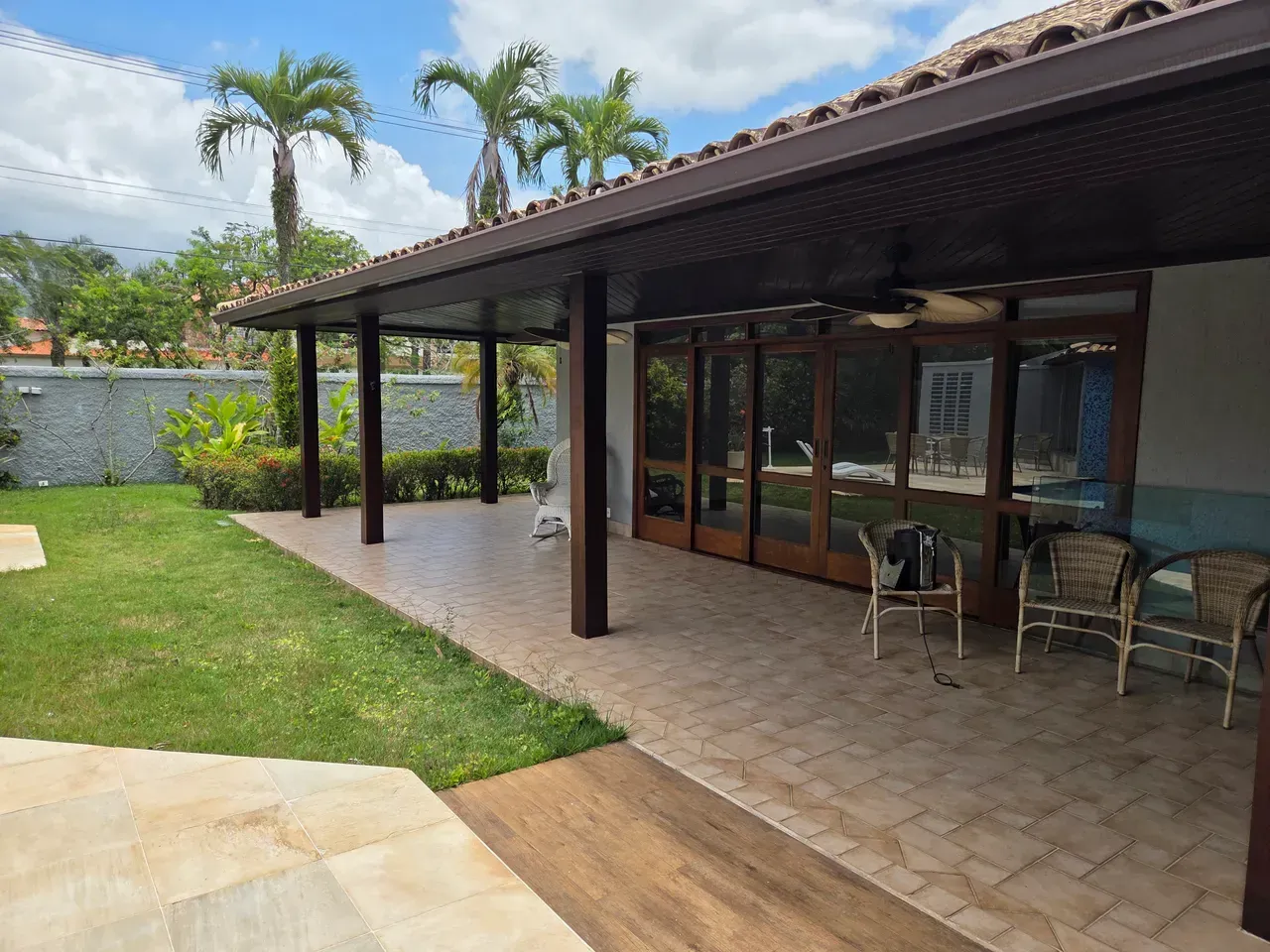 Casa com 5 quartos e 5 banheiros e varanda envidraçada — photo 39