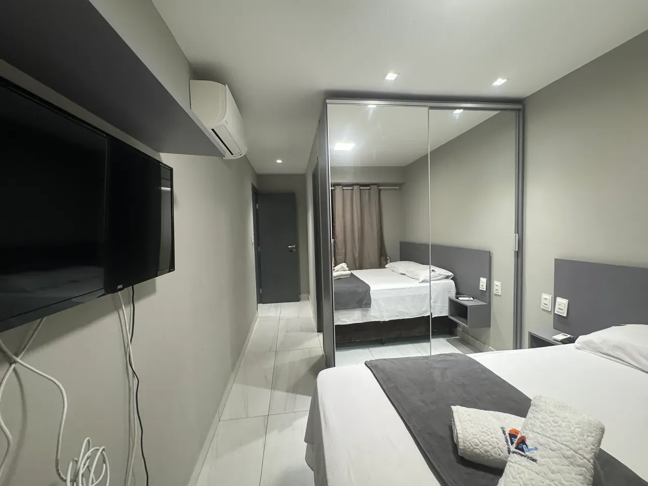 Furnished apartment with en-suite bedroom and open kitchen — photo 11
