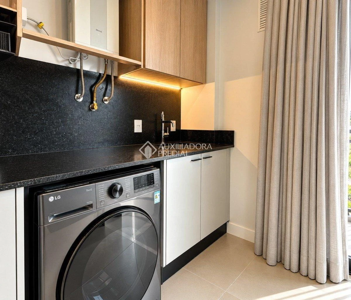 One-bedroom apartment with a home office in Florianópolis — photo 3