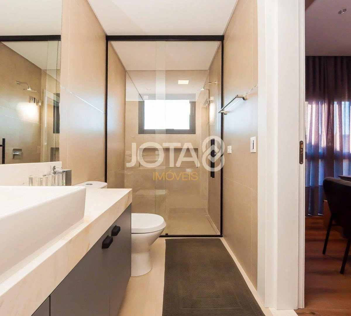 Floor-to-ceiling windows in a 4-bedroom house, 305 m² — photo 30