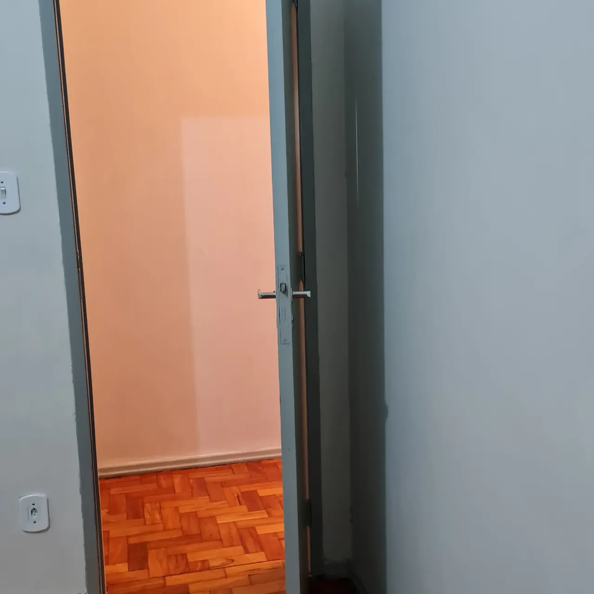 Apartment on the 9th floor with wood or laminate floors — photo 17