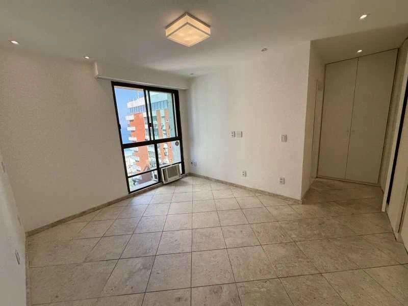 250 m² apartment with 4 bedrooms, 5 bathrooms and 3 parking — photo 17