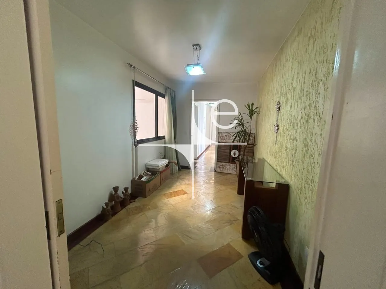 254 m² apartment with a walk-in closet and a home office — photo 36