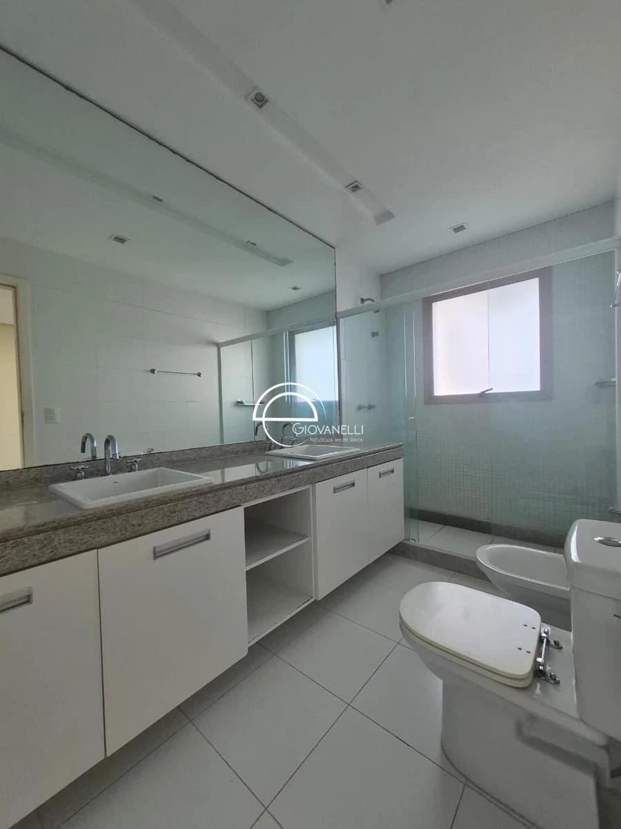 4-bedroom apartment with floor-to-ceiling windows — photo 12