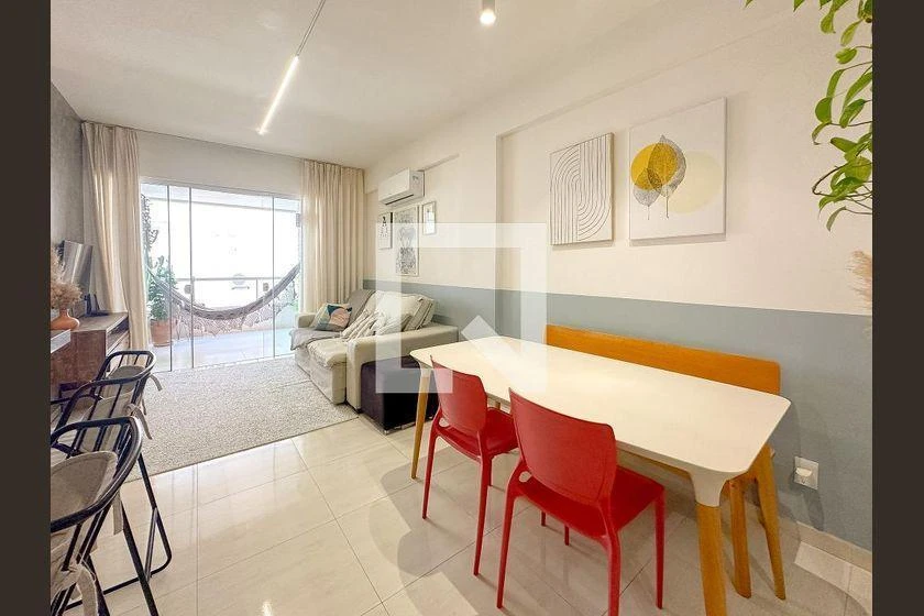 Balcony with a grill in a 2-bedroom apartment, 92 m²