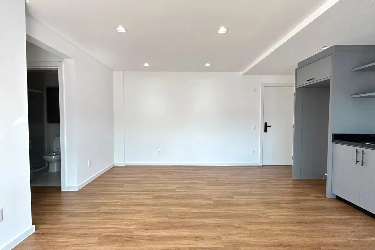2-bedroom apartment with integrated kitchen and balcony — photo 17