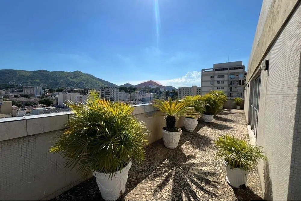 Furnished 4-bedroom apartment with 2 baths and 183 m² — photo 28