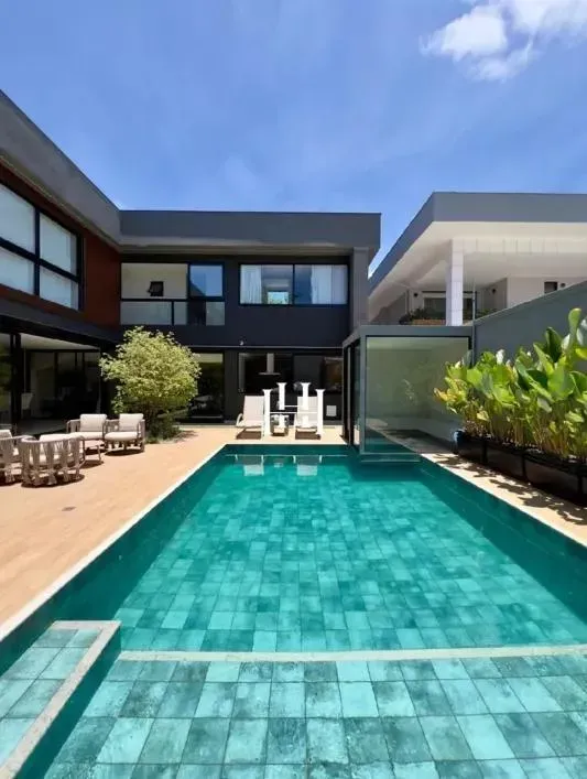 Furnished house, 800 m², with a bathtub — photo 9