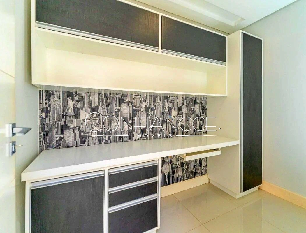 Furnished house, 350 m², with floor-to-ceiling windows — photo 26